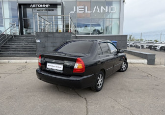 Подержанный автомобиль Hyundai Accent Sedan 2010 года (5 фото)