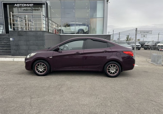 Подержанный автомобиль Hyundai Solaris Sedan 2011 года (8 фото)