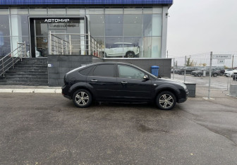 Подержанный автомобиль Ford Focus Hatchback 2007 года (4 фото)
