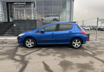 Подержанный автомобиль Peugeot 308 Hatchback 2010 года (8 фото)