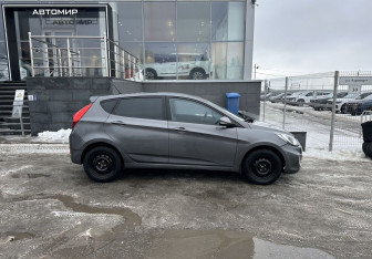 Подержанный автомобиль Hyundai Solaris Hatchback 2012 года (4 фото)