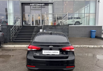 Подержанный автомобиль Kia Cerato Sedan 2019 года (6 фото)
