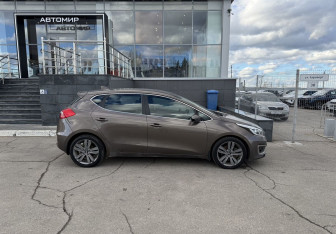 Подержанный автомобиль Kia Ceed Hatchback 2017 года (4 фото)