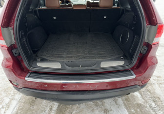 Подержанный автомобиль Jeep Grand Cherokee 2012 года (15 фото)