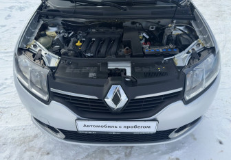 Подержанный автомобиль Renault Sandero 2014 года (13 фото)