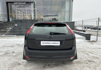 Подержанный автомобиль Ford Focus Hatchback 2007 года (6 фото)