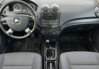 Подержанный автомобиль Chevrolet Aveo Sedan 2007 года (10 фото)
