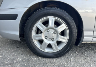 Подержанный автомобиль Hyundai Elantra Sedan 2005 года (14 фото)