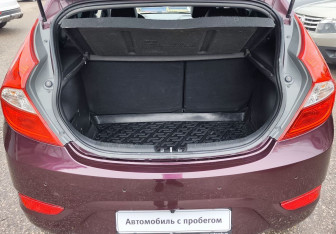 Подержанный автомобиль Hyundai Solaris Hatchback 2011 года (15 фото)
