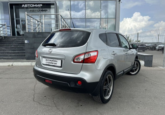 Подержанный автомобиль Nissan Qashqai 2010 года (5 фото)