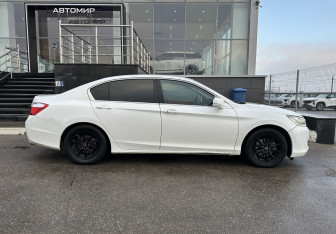 Подержанный автомобиль Honda Accord Sedan 2013 года (4 фото)