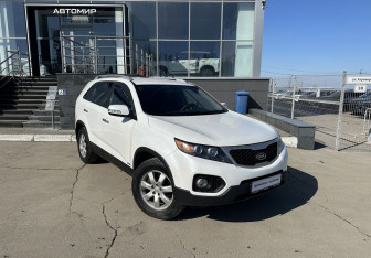 Подержанный автомобиль Kia Sorento 2012 года (3 фото)