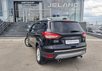 Подержанный автомобиль Ford Kuga 2014 года (7 фото)