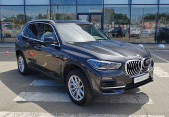 Подержанный автомобиль BMW X5 2019 года (7 фото)