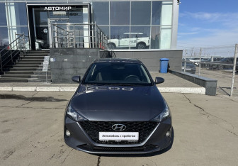 Подержанный автомобиль Hyundai Solaris Sedan 2021 года (2 фото)