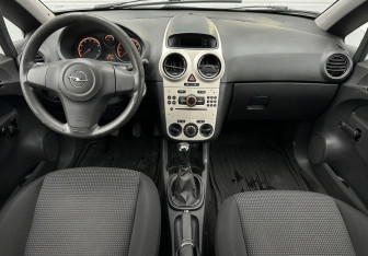 Подержанный автомобиль Opel Corsa 2008 года (10 фото)