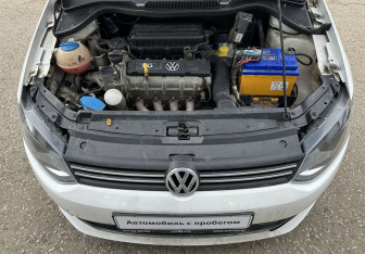 Подержанный автомобиль Volkswagen Polo Sedan 2013 года (13 фото)