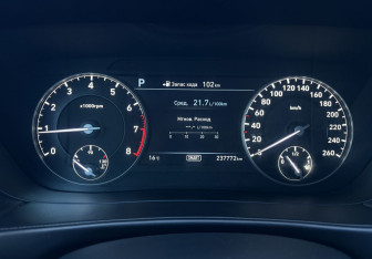 Подержанный автомобиль Genesis G90 2018 года (9 фото)