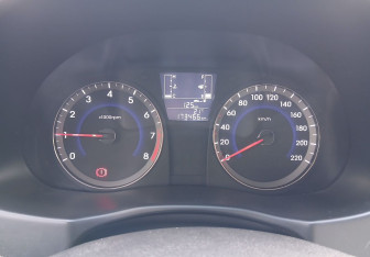 Подержанный автомобиль Hyundai Solaris Hatchback 2015 года (9 фото)