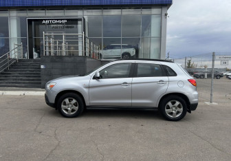 Подержанный автомобиль Mitsubishi ASX 2011 года (8 фото)