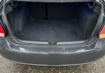 Подержанный автомобиль Volkswagen Polo Sedan 2013 года (15 фото)