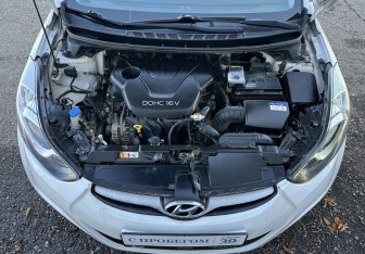 Подержанный автомобиль Hyundai Elantra Sedan 2013 года (13 фото)