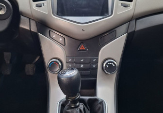 Подержанный автомобиль Chevrolet Cruze Hatchback 2012 года (11 фото)