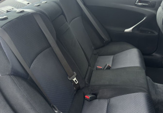 Подержанный автомобиль Lexus IS Sedan 2008 года (12 фото)