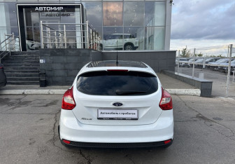 Подержанный автомобиль Ford Focus Hatchback 2013 года (6 фото)