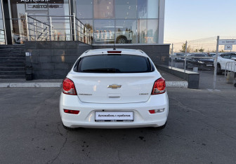 Подержанный автомобиль Chevrolet Cruze Hatchback 2014 года (6 фото)