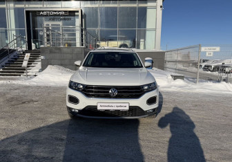Подержанный автомобиль Volkswagen T-Roc 2019 года (2 фото)