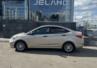Подержанный автомобиль Hyundai Solaris Sedan 2011 года (8 фото)