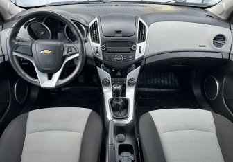 Подержанный автомобиль Chevrolet Cruze Sedan 2014 года (10 фото)