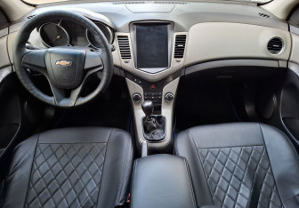 Подержанный автомобиль Chevrolet Cruze Hatchback 2012 года (10 фото)
