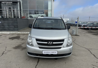 Подержанный автомобиль Hyundai Grand Starex 2009 года (2 фото)