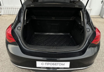 Подержанный автомобиль Opel Astra Hatchback 2012 года (15 фото)