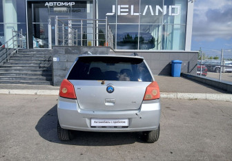 Подержанный автомобиль Geely MK Cross 2014 года (6 фото)