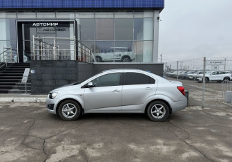 Подержанный автомобиль Chevrolet Aveo Sedan 2013 года (8 фото)