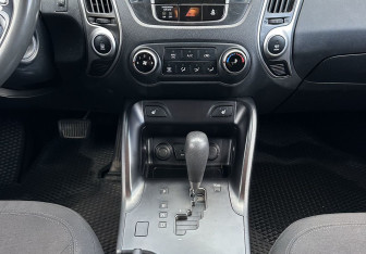 Подержанный автомобиль Hyundai ix35 2012 года (11 фото)