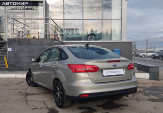 Подержанный автомобиль Ford Focus Sedan 2017 года (7 фото)