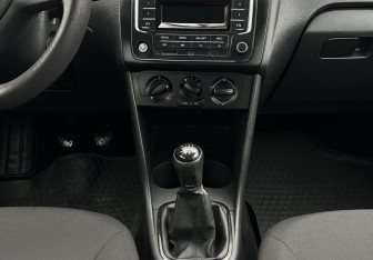 Подержанный автомобиль Volkswagen Polo Sedan 2015 года (11 фото)