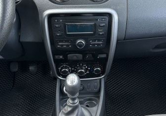 Подержанный автомобиль Renault Duster 2013 года (11 фото)