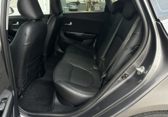 Подержанный автомобиль Kia Rio Hatchback 2016 года (12 фото)