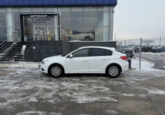 Подержанный автомобиль Chevrolet Cruze Hatchback 2012 года (8 фото)