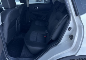 Подержанный автомобиль Nissan Qashqai 2012 года (12 фото)