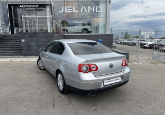 Подержанный автомобиль Volkswagen Passat Sedan 2008 года (7 фото)