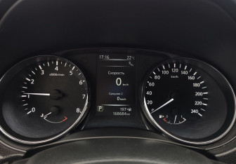 Подержанный автомобиль Nissan Qashqai 2015 года (9 фото)