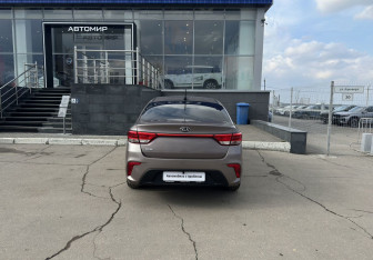 Подержанный автомобиль Kia Rio Sedan 2019 года (6 фото)