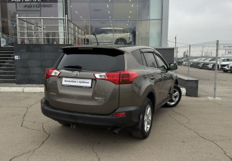 Подержанный автомобиль Toyota RAV4 2013 года (5 фото)