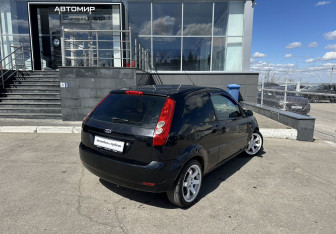 Подержанный автомобиль Ford Fiesta Hatchback 2006 года (5 фото)